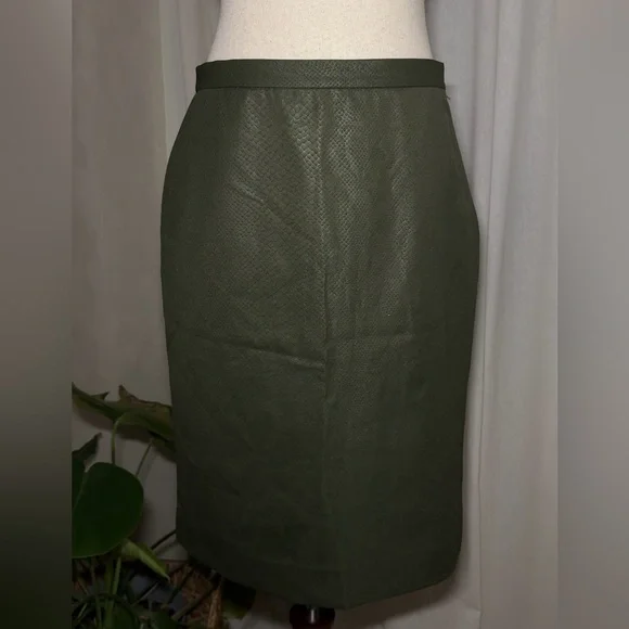 Club Monaco Olive Green Faux Leather Textured Women's Midi Skirt size 8 - Picture 2 of 3